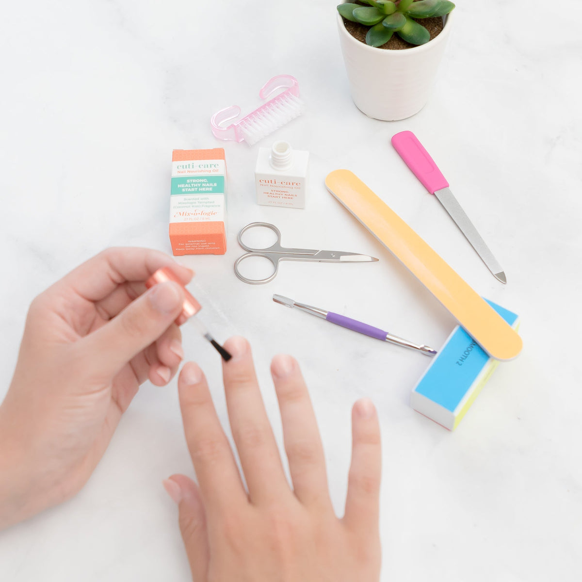 Huile nourrissante pour les ongles Cuti-Care de Mixologie