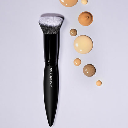 Brocha de maquillaje profesional Kabuki 3D Mixup: brocha para base vegana y libre de crueldad animal para productos líquidos, en crema y en polvo