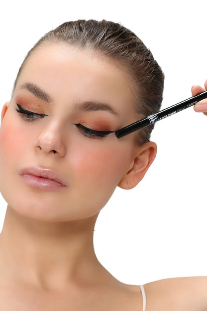 Pastel Profashion Artliner Pen 01 Black - Eyeliner précis pour les passionnés de maquillage