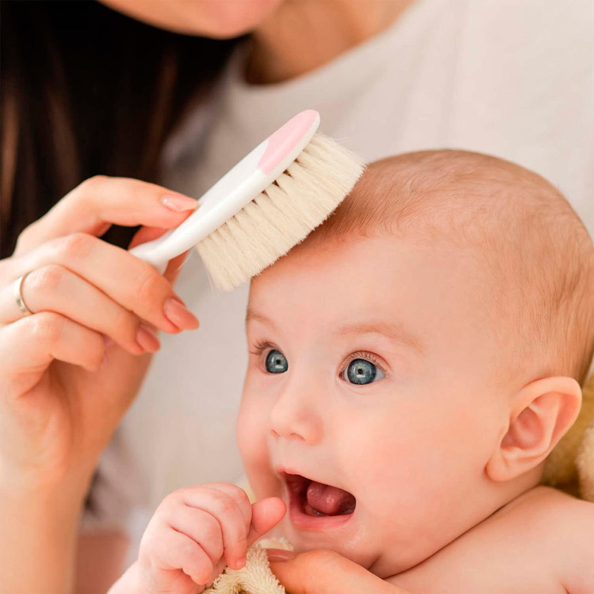 Chicco Baby Hair Brush and Comb Set - Gentle Hair Care for Newborns and Infants