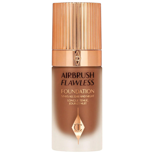Fond de teint Charlotte Tilbury Airbrush Flawless : fond de teint liquide longue tenue, couvrance totale, fini mat, hydratant et anti-rides pour une peau sans pores