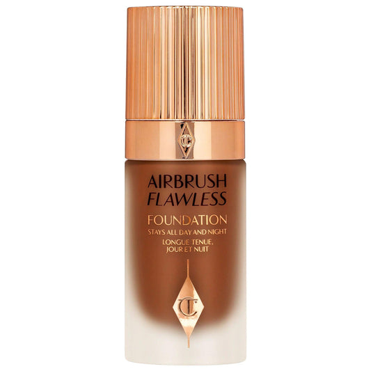 Charlotte Tilbury Airbrush Flawless Foundation : fond de teint liquide mat, couvrance totale et longue tenue, pour réduire les rides et hydrater la peau