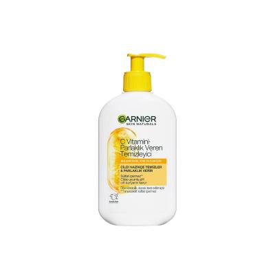 Nettoyant visage illuminateur à la vitamine C de Garnier - 250 ml (8,45 fl oz), végétalien et sans sulfate, hydratant et illuminateur pour les peaux ternes