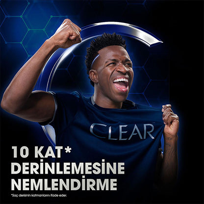 Champú anticaspa Clear Men Vin’cius Jœnior: Ultra Hydro Boost para hombre - 10 veces más hidratación profunda, eucalipto y madera de cedro, combate la sequedad del cuero cabelludo y la caspa