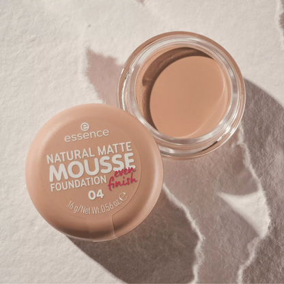 Fond de teint mousse mat naturel Essence 04 Natural Finish 16 g