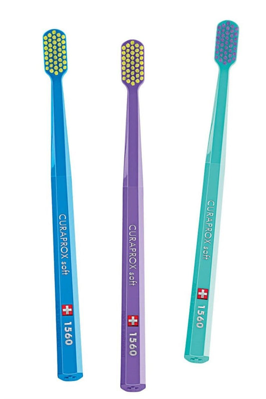 Cepillo de dientes manual suave Curaprox CS 1560 para dientes y encías sensibles: higiene oral delicada, cerdas extrasuaves, recomendado por dentistas