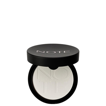 Poudre fixatrice translucide Note Cosmetics : fini mat longue durée et protection contre la lumière bleue