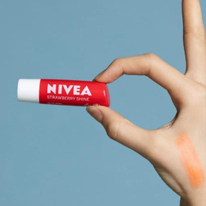 Baume à lèvres nourrissant Nivea avec hydratation 24h - Baume à lèvres sans huile minérale