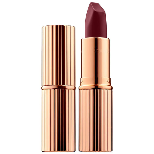 Charlotte Tilbury Matte Revolution: labial vegano, hidratante y de larga duración para unos labios más voluminosos y protegidos - Aplicación precisa