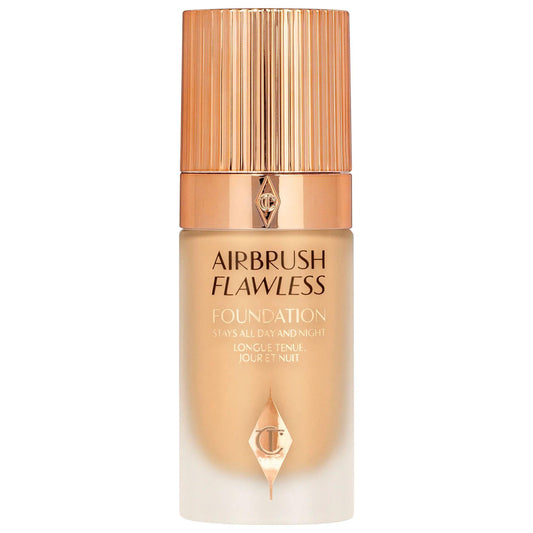 Fond de teint liquide Airbrush Flawless de Charlotte Tilbury : couvrance totale, fini mat, longue tenue, hydratant et vegan