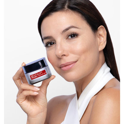 Crème de jour anti-âge Revitalift Filler à l'acide hyaluronique de L'Oréal Paris : hydratation intense, combleur de rides et repulpeur de peau pour un éclat de jeunesse